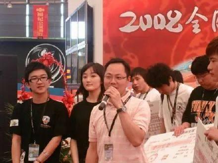 娱乐圈中两个男人吃瓜,揭秘幕后真相